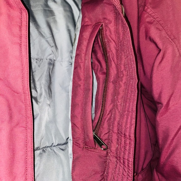 🥶🔥WINTER SALE!Women’s North Face Coat. - Picture 3 of 8